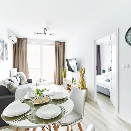 SkyTravel 27 Apartament Pileckiego Nowy Dwór Mazowiecki Airport Modlin 24H * Nowy Dwór Mazowiecki